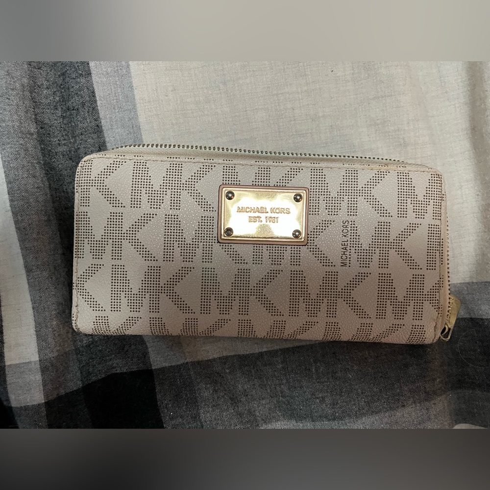 White MK Michael Kors wallet